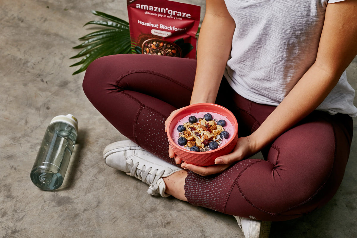 Bowl of high-protein breakfast granola with yogurt and fresh fruit, highlighting a balanced start to the day.