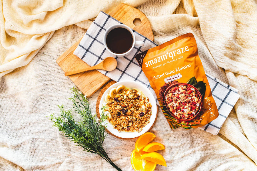 Bowl of granola and nut mix served with yogurt and fresh fruit, highlighting a balanced high-fiber breakfast option.