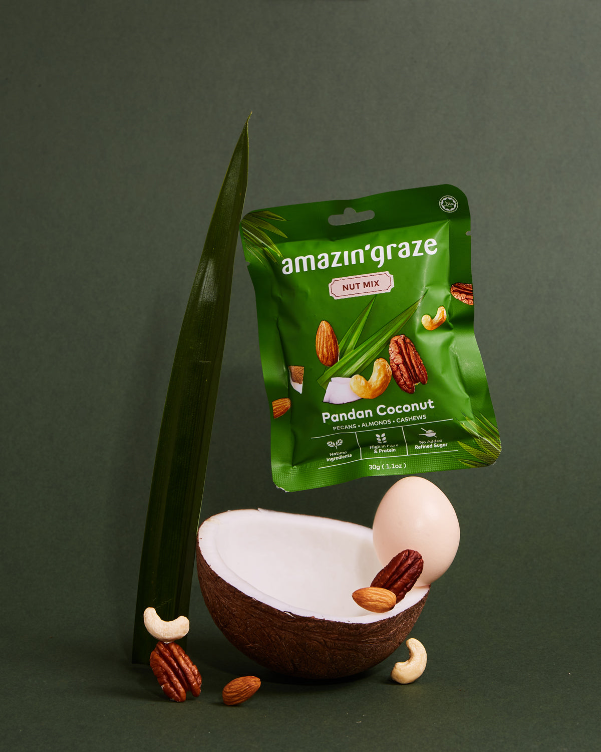 Amazin' Graze Mini Pandan Coconut Nut Mix 30g